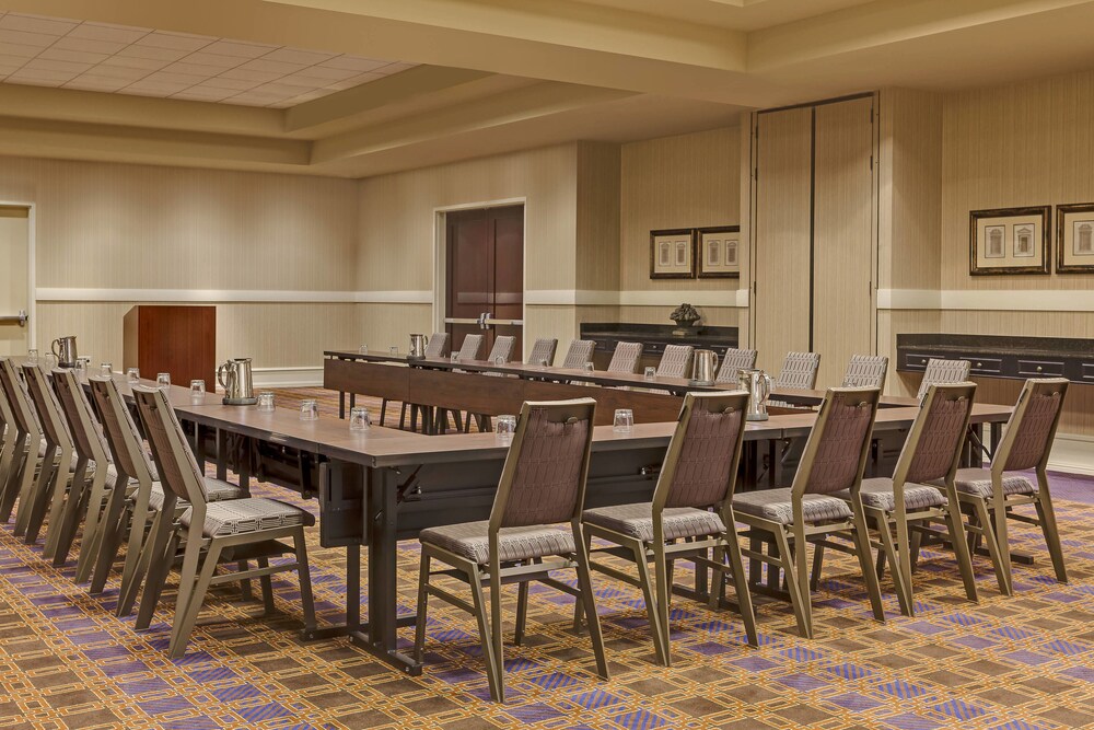 Sheraton Overland Park Hotel at the Convention Center - photo 32