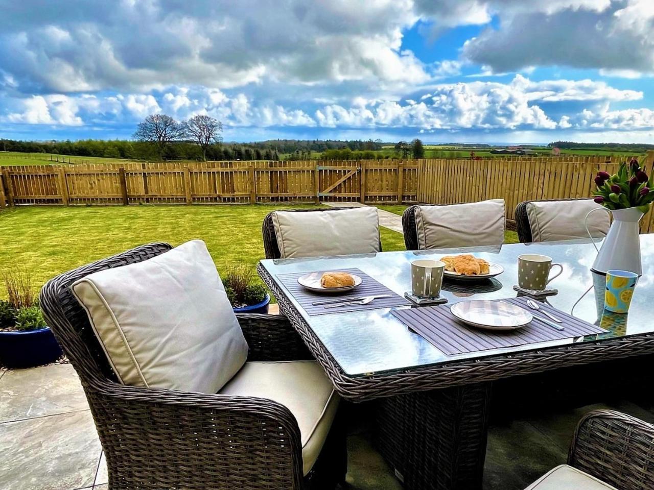 Pebble Cottage Tranquil stone cottage in Rock conservation area — 4-Star Luxury Hotel in Alnwick, United Kingdom