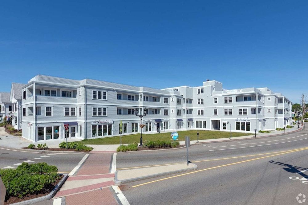 Harbourtown Suites - photo 91