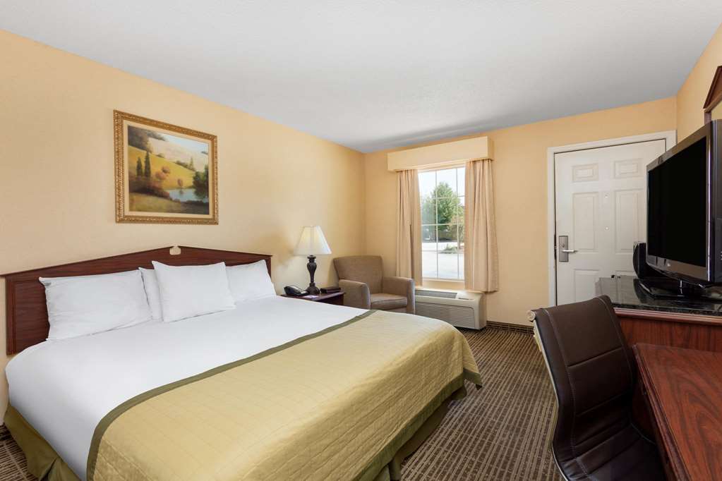 Baymont by Wyndham Easley Greenville - photo 8