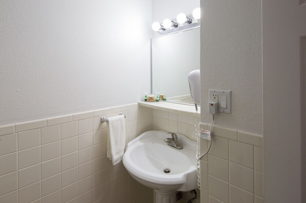 Geary Parkway Motel - photo 27