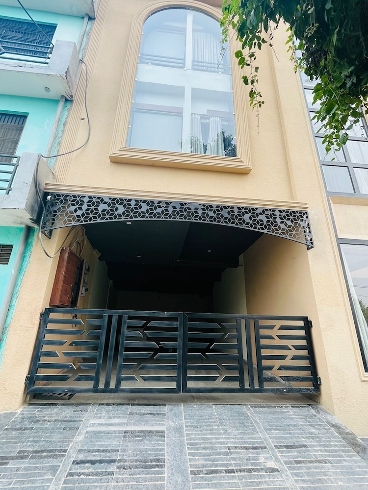 Hotel Sky Inn in Lucknow, India