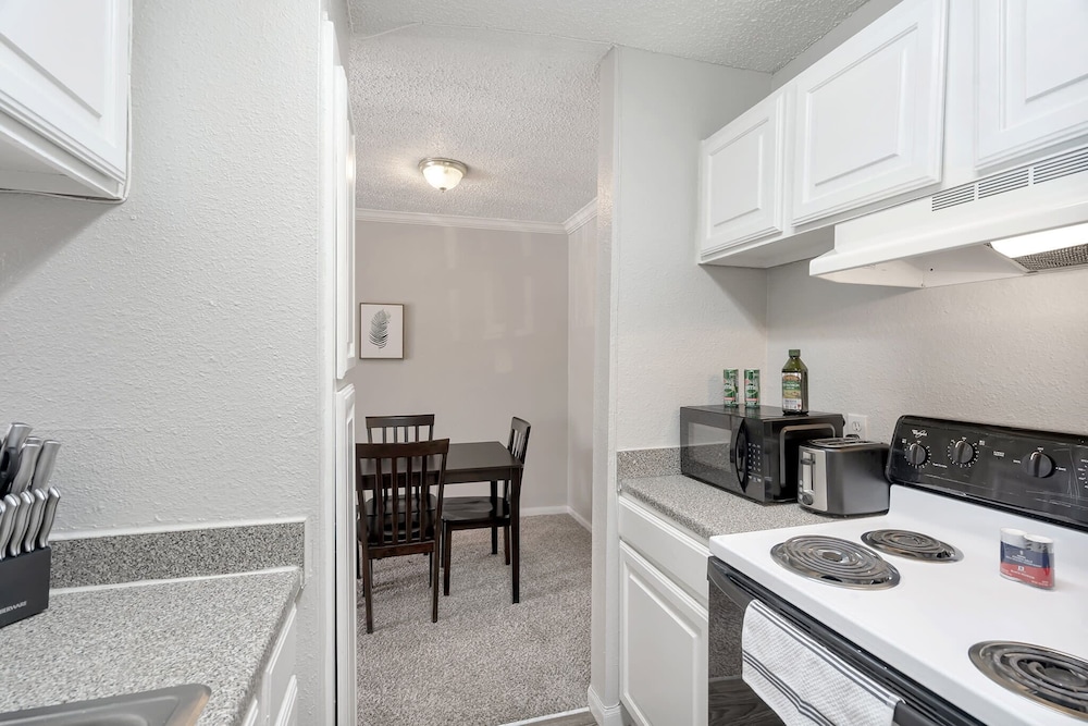 Relaxing Quaint 1BR in Heart of Midland - photo 9