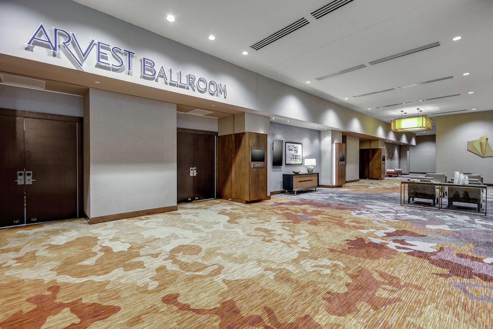 Embassy Suites by Hilton Jonesboro Red Wolf Convention Center - photo 54