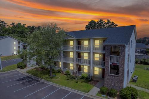 CB 3516 301 Modern Fayetteville Charm — 4-Star Luxury Hotel in Fort Bragg, United States