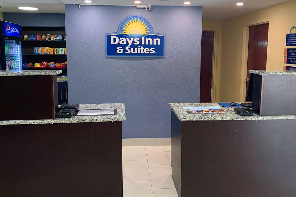 Days Inn & Suites by Wyndham Tampa Raymond James Stadium - featured photo