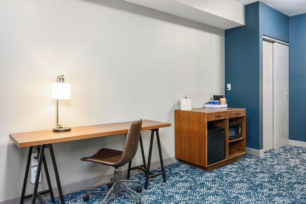 Four Points by Sheraton Bedford Manchester Airport - photo 48