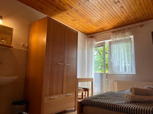 Sobe Cvetek in Unknown City, Slovenia