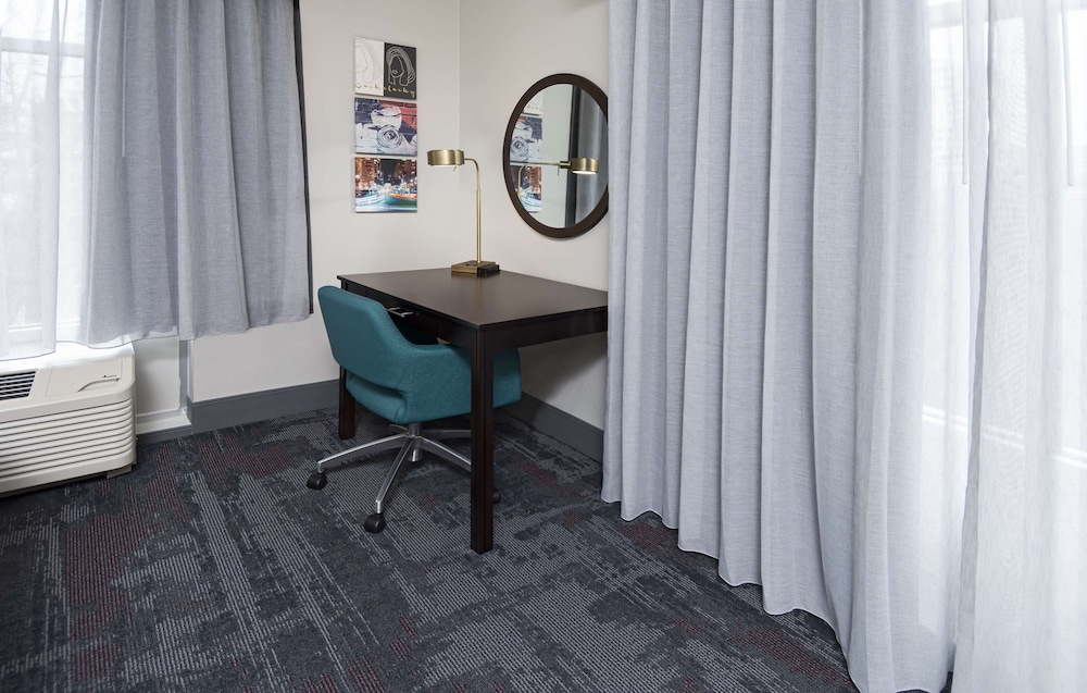 Hampton Inn & Suites Raleigh Downtown - photo 31