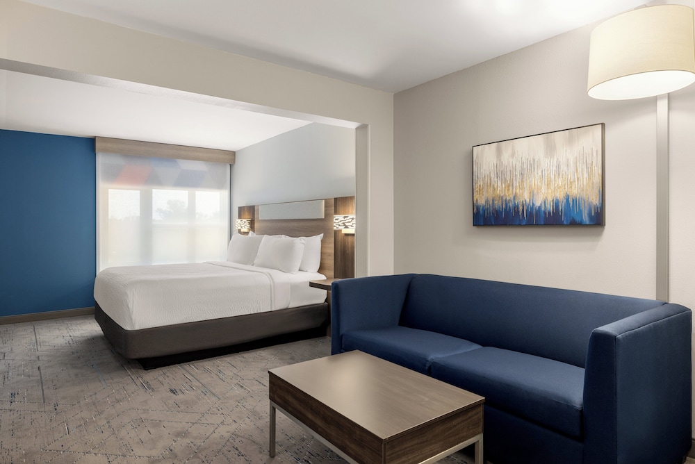 Holiday Inn Express Fayetteville Fort Bragg by IHG - photo 10