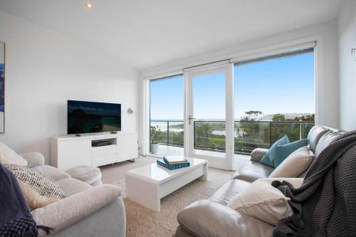 Spacious Oceanview Escape with Pool and Cabana - last minute hotel in Collaroy