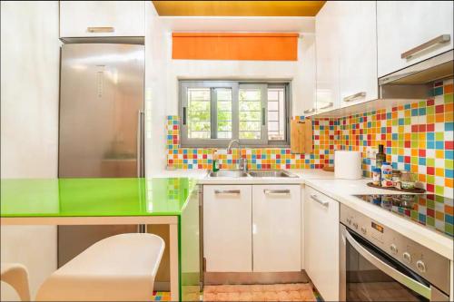Pop Art Home Experience Local Vibes — 4-Star Luxury Hotel in Athens, Greece