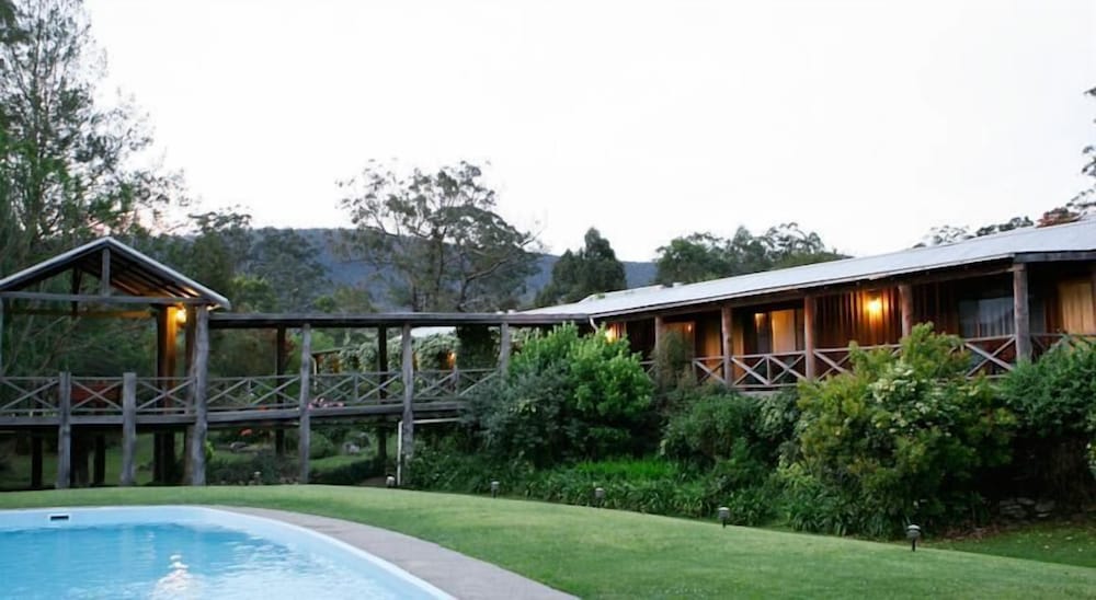 Riverwood Downs Mountain Valley Resort — hotel in Dungog