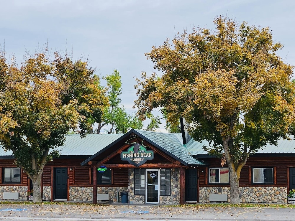 The Fishing Bear Lodge 6818514 — Ashton