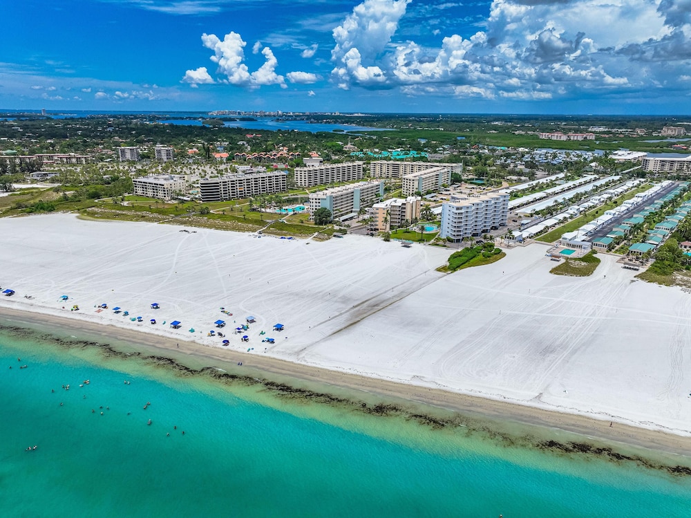 Jamaica Royale Beachfront Tower by Beachside Management - photo 36