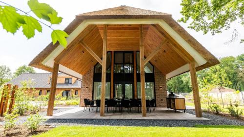 Boerderij Villa met Binnenzwembad & Wellness 12 personen Resort Valley — hotel in Wekerom