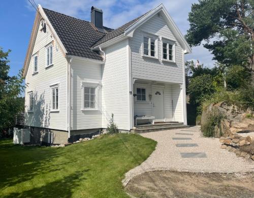 Nydelig fritidsbolig med sjøutsikt in Arendal, Norway