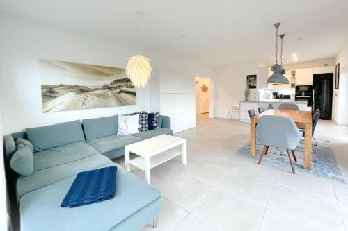 Strandstrasse 21 Ferienwohnung Achterwasserblick — 4-Star Luxury Hotel in Seebad Bansin, Germany