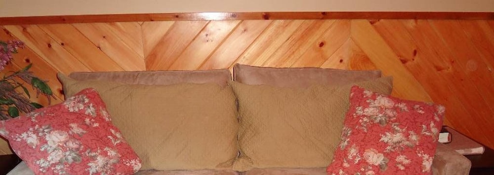 Hinckley's Dreamwood Cottages - photo 15
