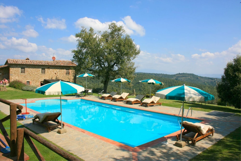 Podere della Crocchia — 4-Star Luxury Hotel in Civitella In Val Di Chiana, Italy