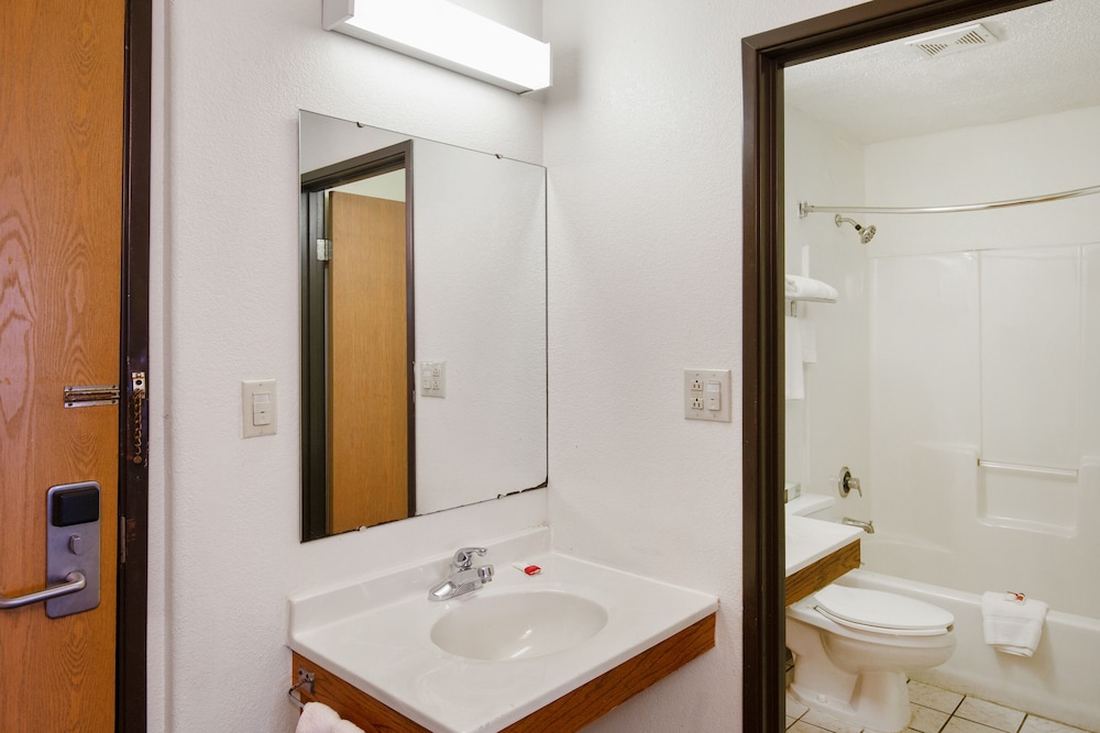 Oyo Hotel Portage I 94 - photo 36