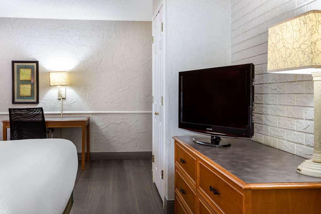 La Quinta Inn Tampa Airport Stadium Westshore - photo 18