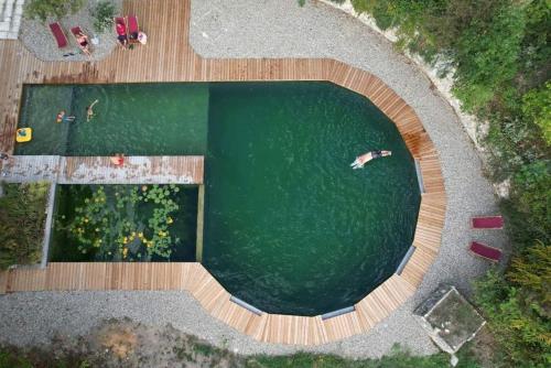 Grand Gîte Les Cabanes de Fallot pour 19 personnes piscine naturelle - carbon neutral hotel in Unknown City
