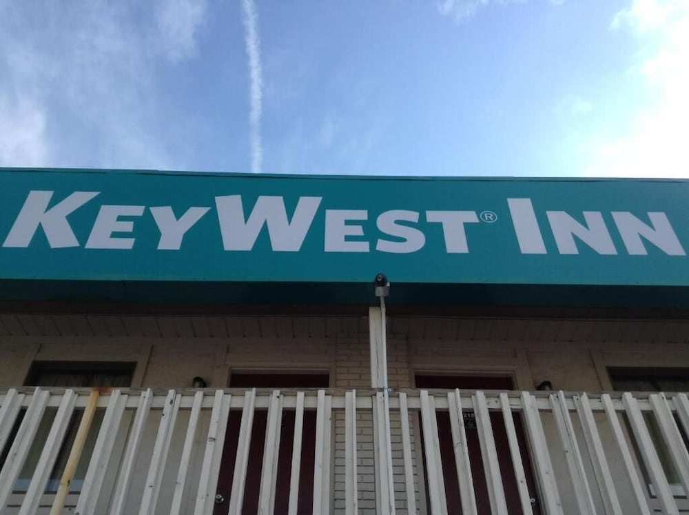 Key West Inn Hobart - photo 23