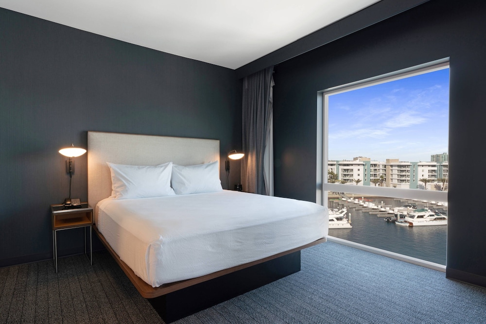 Courtyard by Marriott Marina del Rey - photo 9