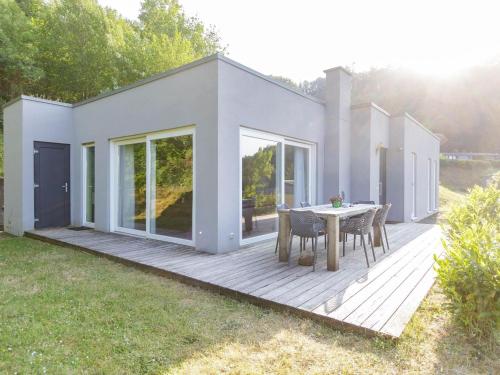 Luxusbungalow im Campingpark — hotel in Waxweiler