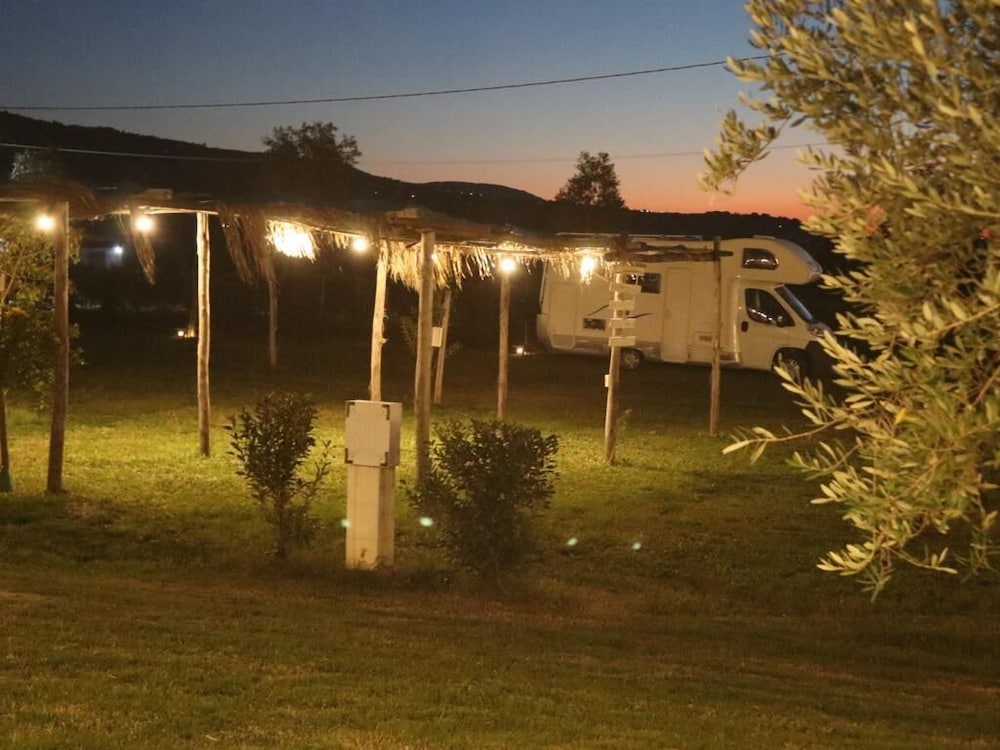 Campeggio in Fattoria — hotel in Serre