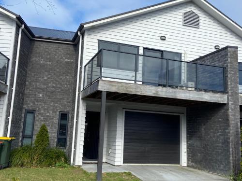 Hamilton Hospital Retreat 2 Bedroom Townhouse Modern Warm Quiet — 4-Star Luxury Hotel in Hamilton, New Zealand