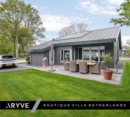 VILLA ARYVE in See Strand und Golfplatznähe inklusive NETFLIX Bad en Suite und Wohlfühlgarantie — 4-Star Luxury Hotel in Dirkshorn, Netherlands