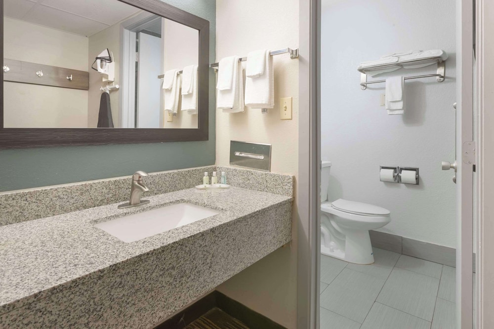 Quality Inn Newton at I 80 - photo 27