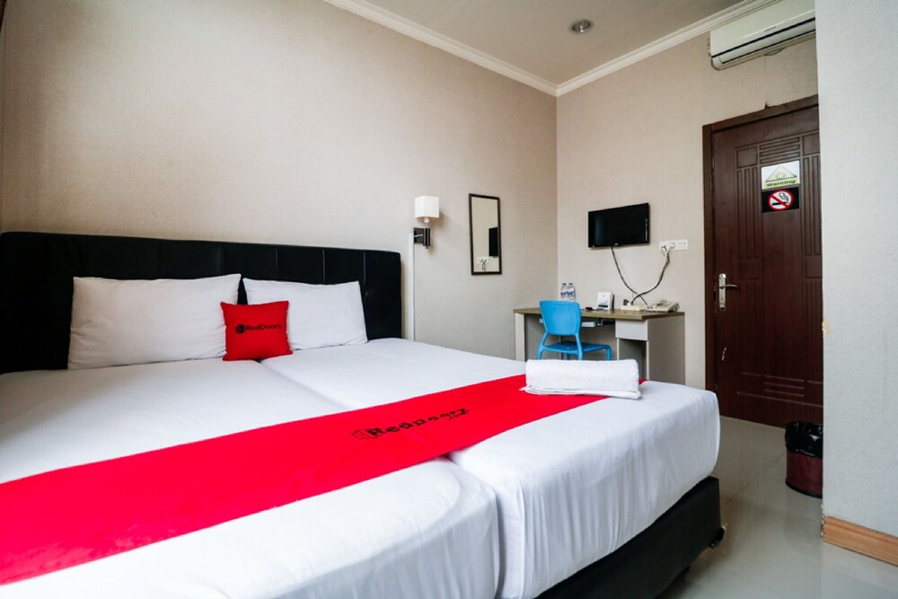 Reddoorz Ranotana Manado — Manado