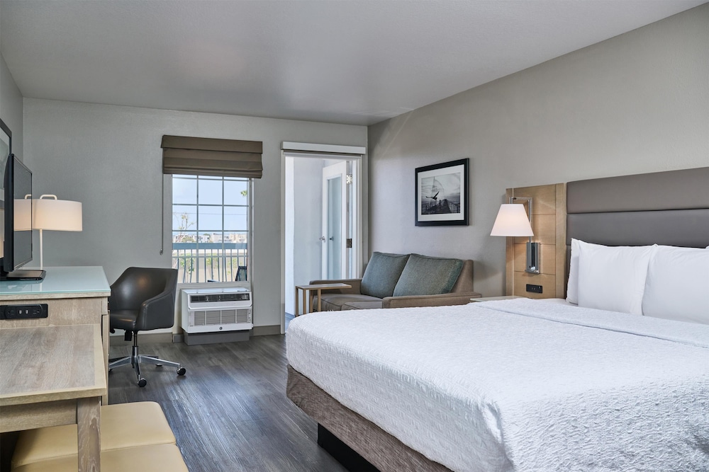 Hampton Inn & Suites Hermosa Beach - photo 36