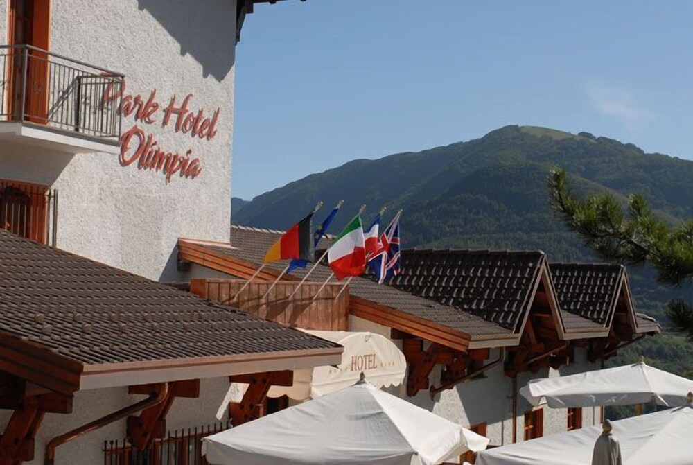 Park Hotel Olimpia — 4-Star Luxury Hotel in Pregola, Italy
