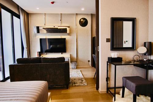 Luxurious & Romantic in the Heart of BKK. MRT BTS