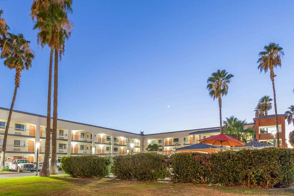 Super 8 by Wyndham Bakersfield Central - photo 2