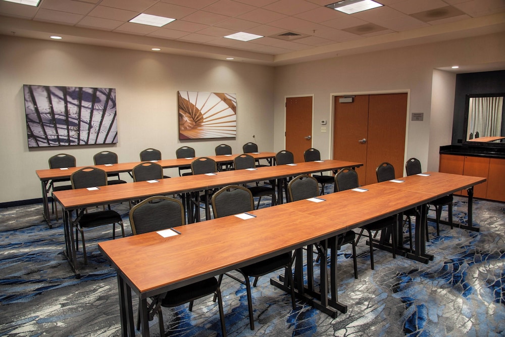 Fairfield Inn & Suites by Marriott Lewisburg - photo 18