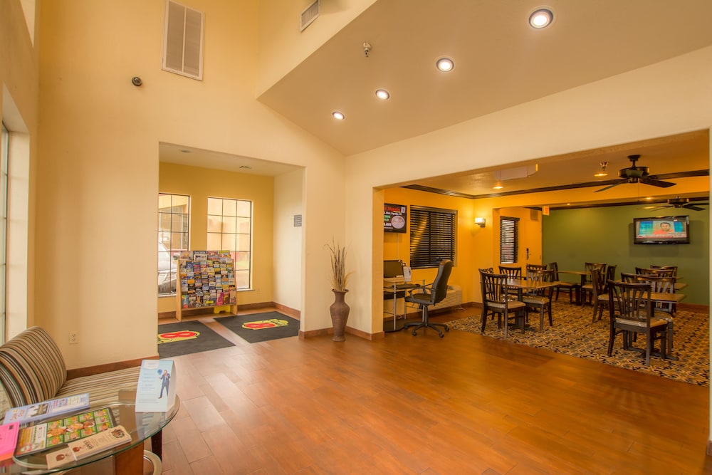 Super 8 by Wyndham Oklahoma Airport Fairgrounds West - photo 3