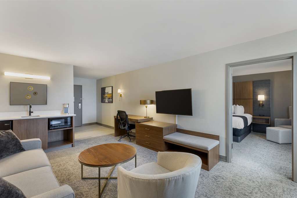Best Western Plus The Charles Hotel - photo 25