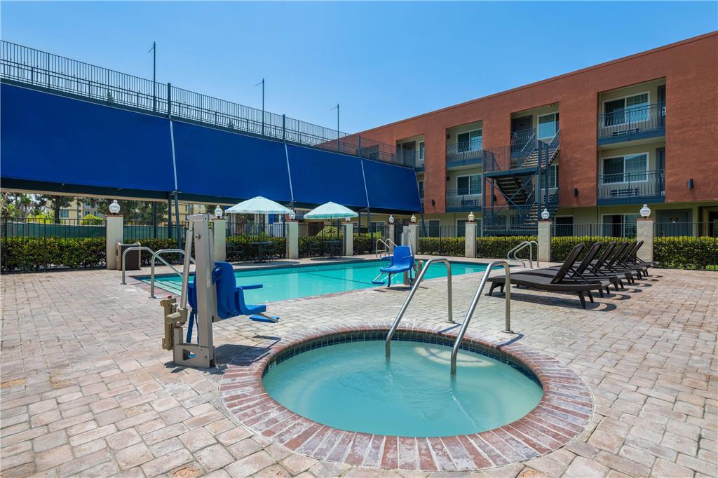Travelodge Inn & Suites by Wyndham Anaheim on Disneyland Dr - photo 7