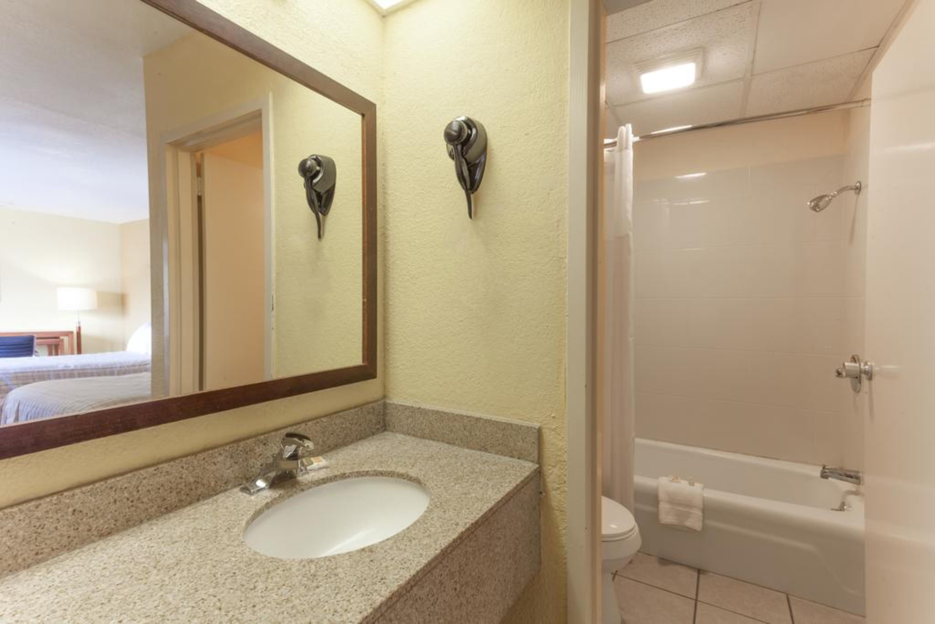 Econo Lodge Pigeon Forge TN - photo 38