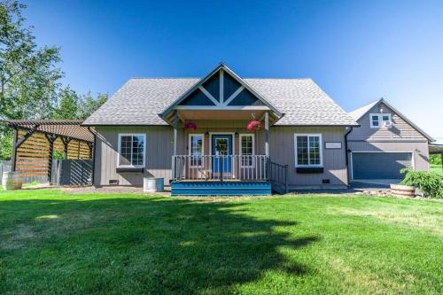 Spacious Family Home with Hot Tub — 4-Star Luxury Hotel in Ellensburg, United States