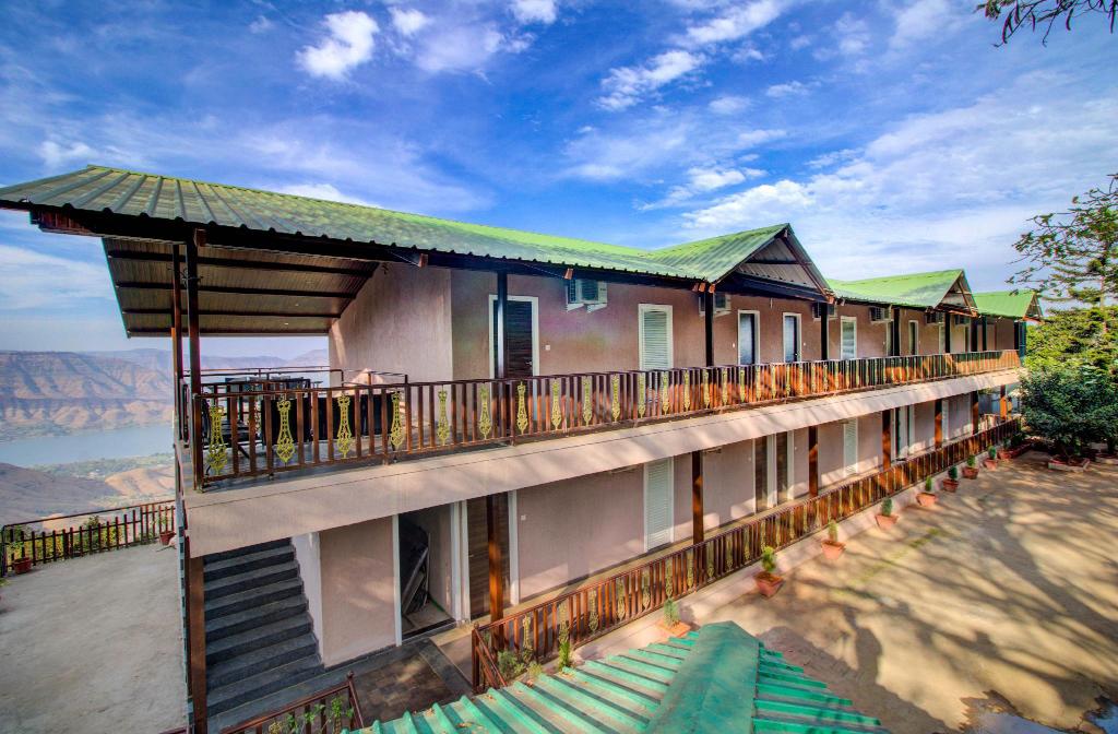 Hotel Rainforest Panchgani in Satara, India