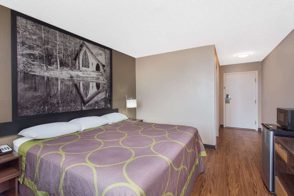 Super 8 by Wyndham Columbus Airport - photo 9
