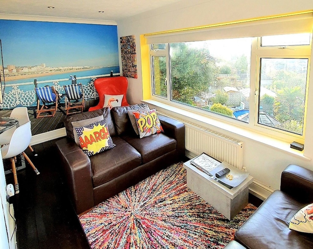 3 Bed House Stunning Views And Free Parking — 4-Star Luxury Hotel in Rottingdean, United Kingdom