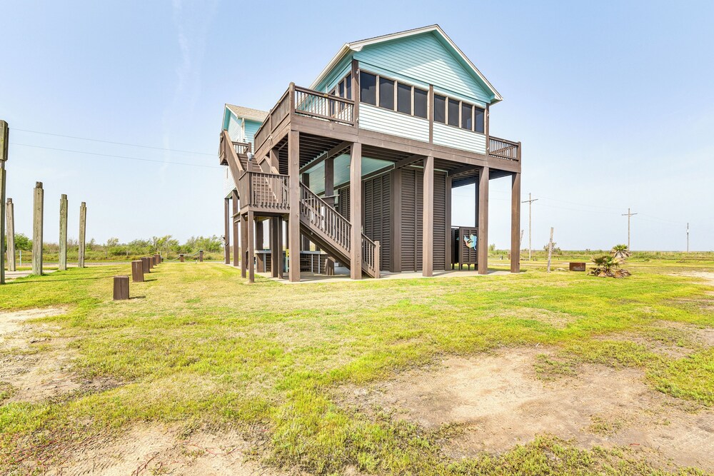 Canal front Coastal Getaway in Gilchrist w Deck in Wheatland, United States