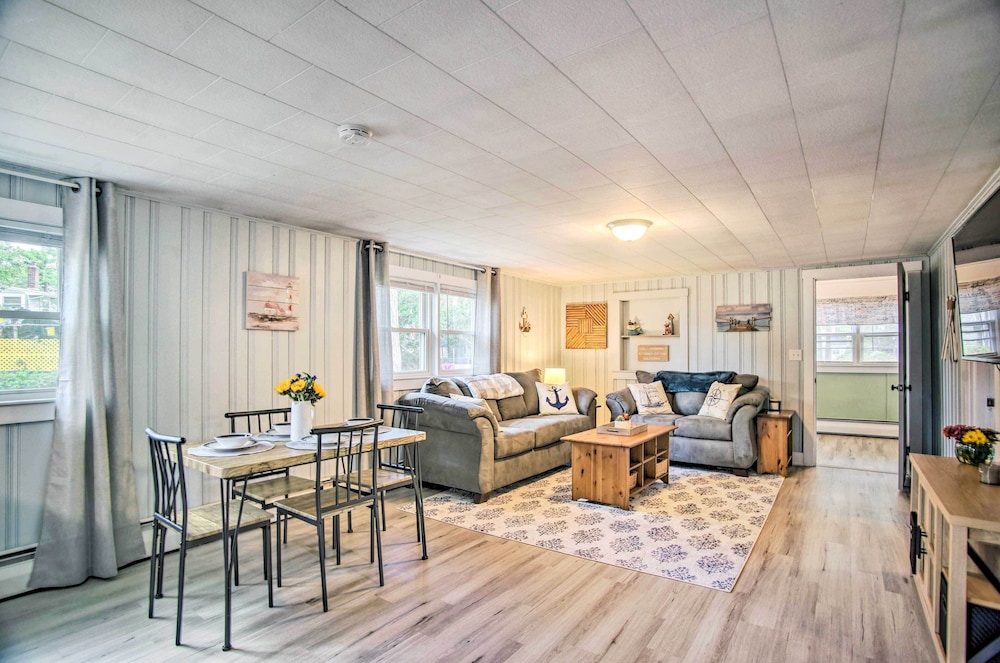 Coastal Comfort Near the Bay Buttermilk Cottage — 4-Star Luxury Hotel in Buzzards Bay, United States